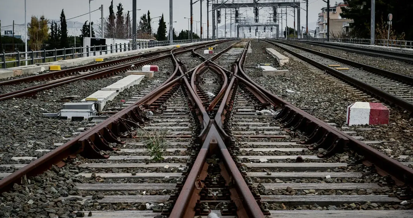 Καβγάς σε δημόσια θέα: Η Hellenic Train αδειάζει ΟΣΕ για το περιστατικό στη Σίνδο