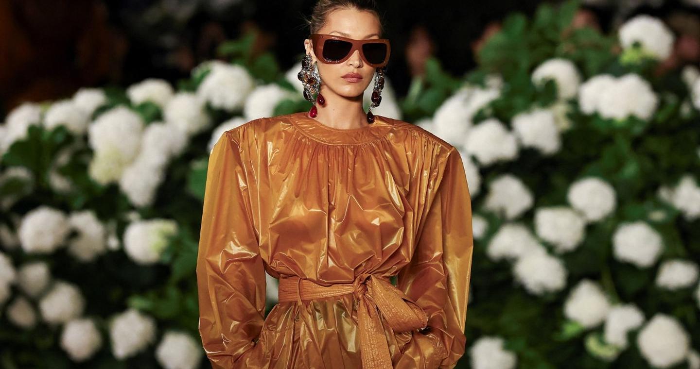 O Saint Laurent είναι επίσημα η πιο δημοφιλής μάρκα στον κόσμο αυτή τη στιγμή που μιλάμε