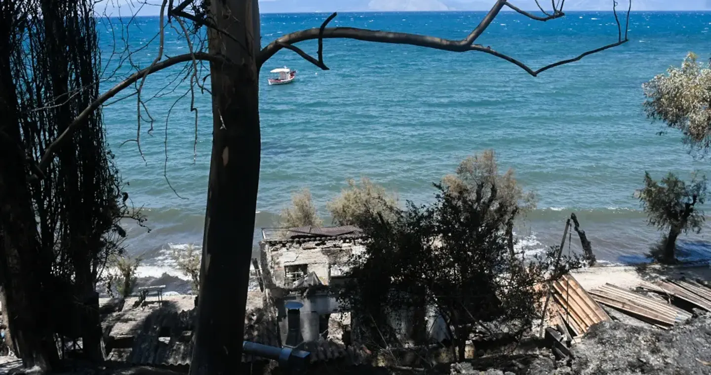 Οργή της αντιπολίτευσης για τις κυβερνητικές φαυλότητες πάνω στα καμένα UPD