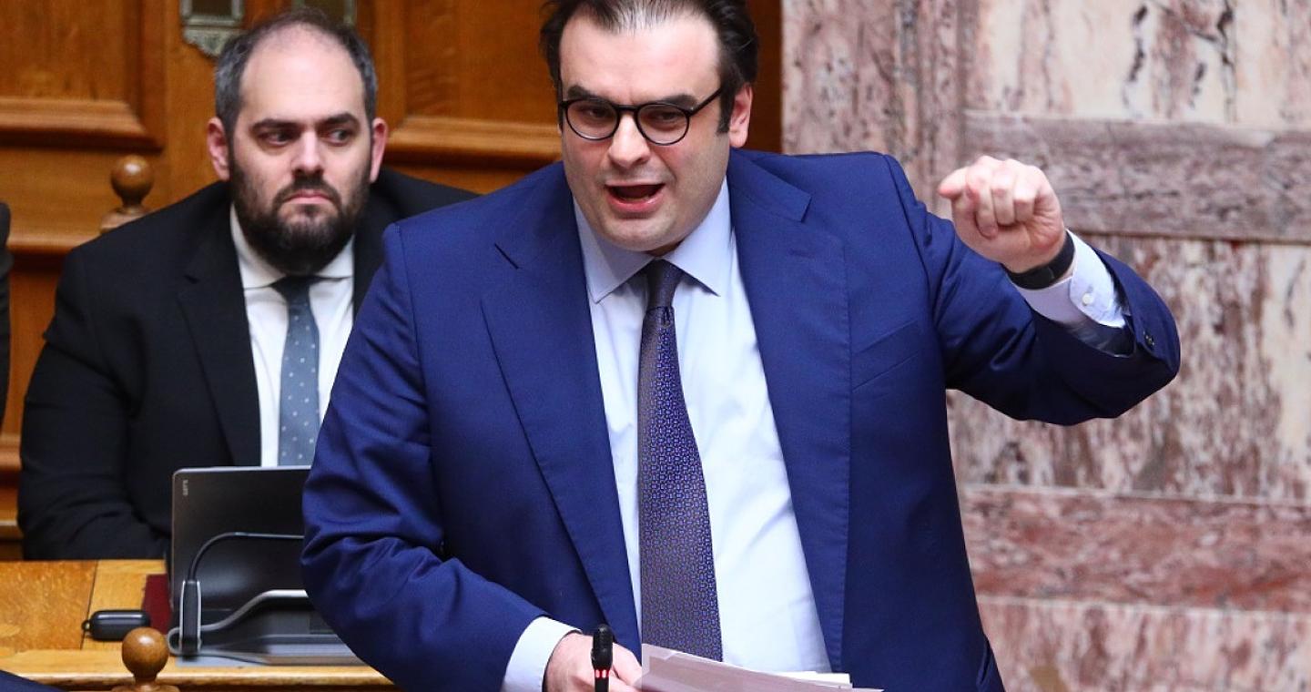 Μετωπική για τα ΕΛΤΑ στη Βουλή – Πιερρακάκης: Επί των ημερών του ΣΥΡΙΖΑ έκλεισαν 77 καταστήματα