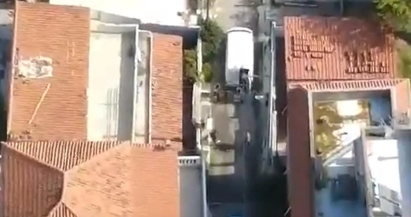 Έφοδος της ΕΛ.ΑΣ. σε σπίτια-«καταστήματα» ναρκωτικών στα Άνω Λιόσια -Έξι συλλήψεις, drone βίντεο από την επιχείρηση