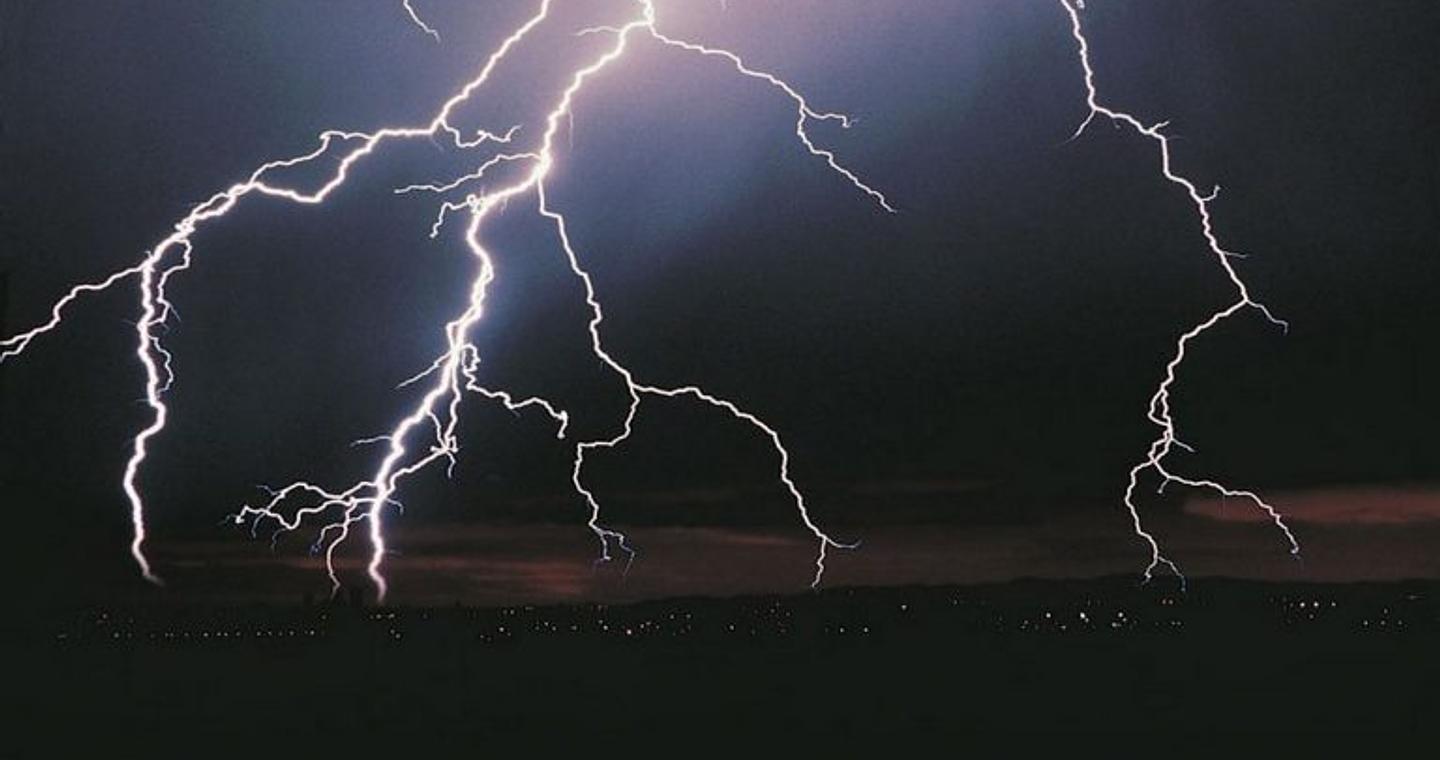 Καιρός: Πορτοκαλί προειδοποίηση από την ΕΜΥ – Έκτακτο δελτίο επιδείνωσης με ισχυρές βροχές σε Ιόνιο, Ήπειρο, δυτική Στερεά και Πελοπόννησο