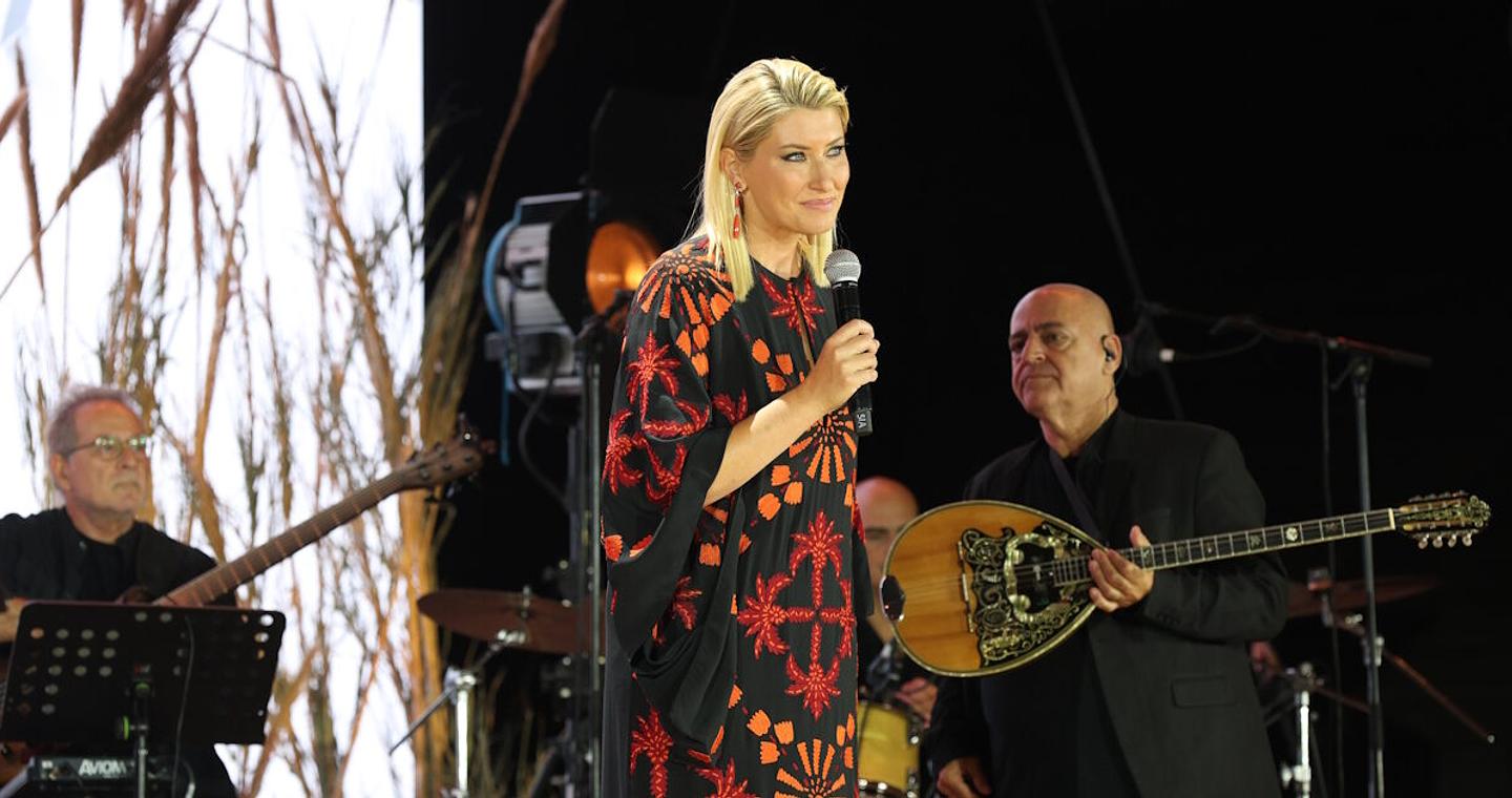 Η Σία Κοσιώνη έκανε ντεμπούτο στη θεατρική σκηνή - Βίντεο από την εμφάνισή της στο «Παραδοσιακώς Ακατάλληλο»