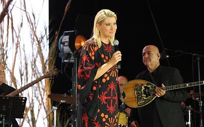 Η Σία Κοσιώνη στο θέατρο: Έκπληξη σε φιλανθρωπική παράσταση!