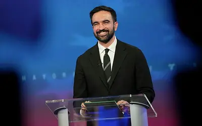 Νέα Υόρκη: Ο Ζοχράν Μαμντάνι, το φαβορί των εκλογών που διχάζει