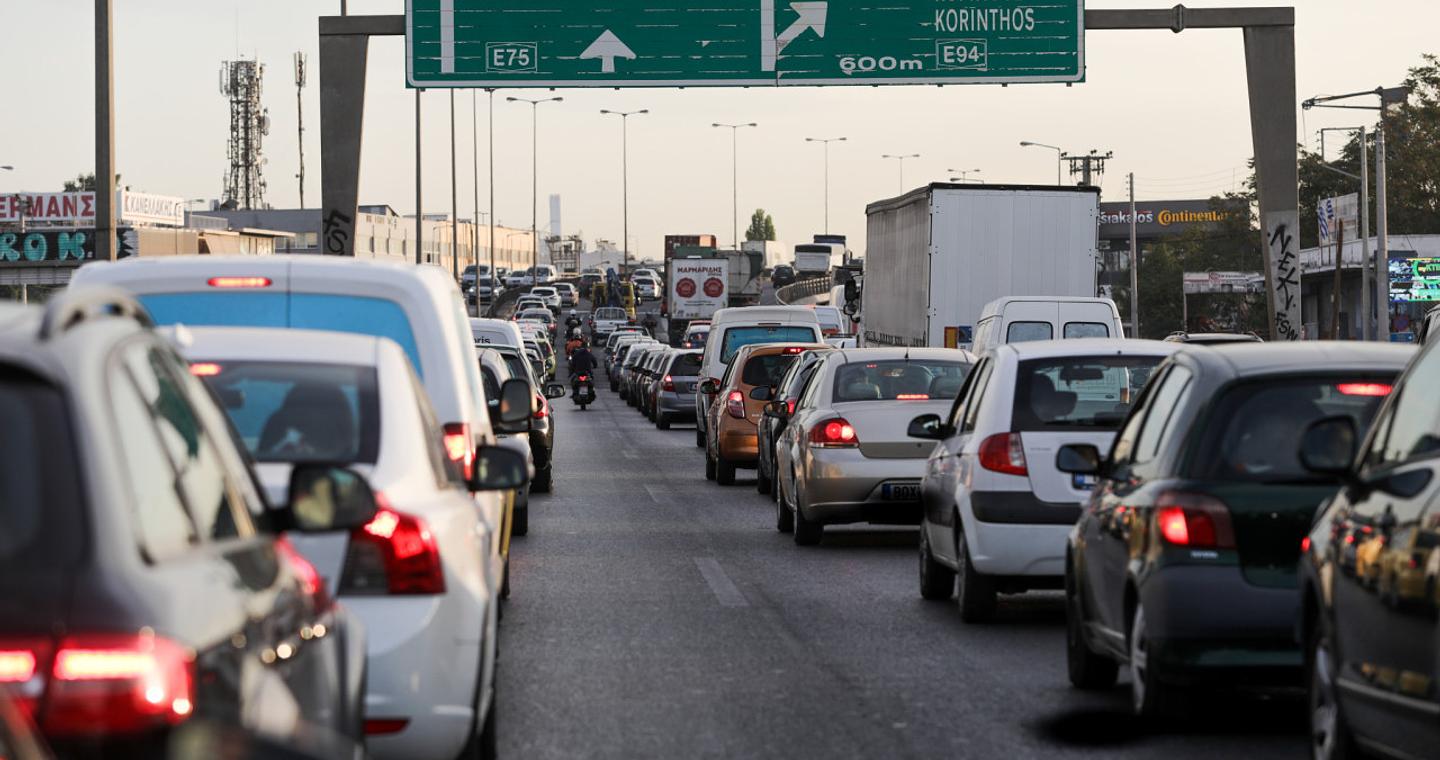 Μποτιλιάρισμα 7,5 χιλιομέτρων στην Αττική Οδό - Προβλήματα και στον Σκαραμαγκά