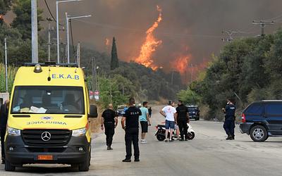 Εφιάλτης: Πάνω από 100.000 στρέμματα έγιναν στάχτη – Οι χάρτες της καταστροφής
