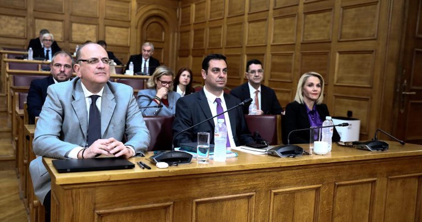 Πηγές ΣΥΡΙΖΑ για Γ. Στρατάκο: Απέδωσε τους διαλόγους του με τον «γαλάζιο» κομματάρχη σε προσπάθεια «διαχείρισης» και «εκτόνωσης» του «Φραπέ»