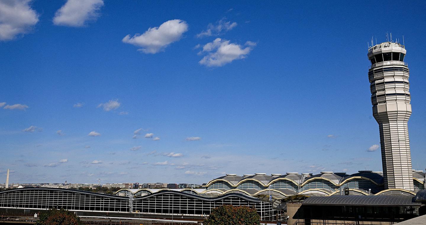 ΗΠΑ: Ο υπουργός Μεταφορών δεν αποκλείει το κλείσιμο του εναέριου χώρου