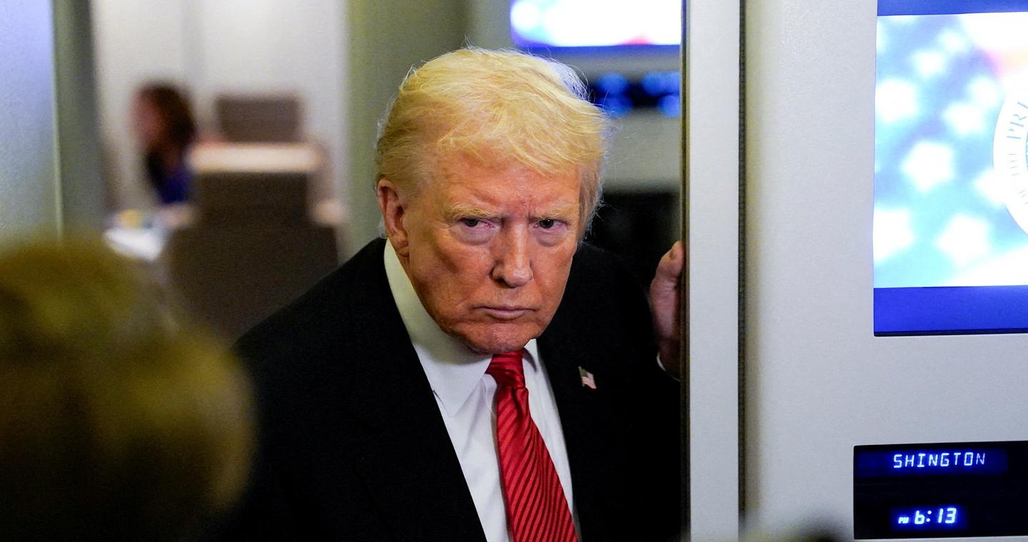 Τραμπ: Απειλεί τη χρηματοδότηση της Νέας Υόρκης αν εκλεγεί δήμαρχος ο Μαμντάνι