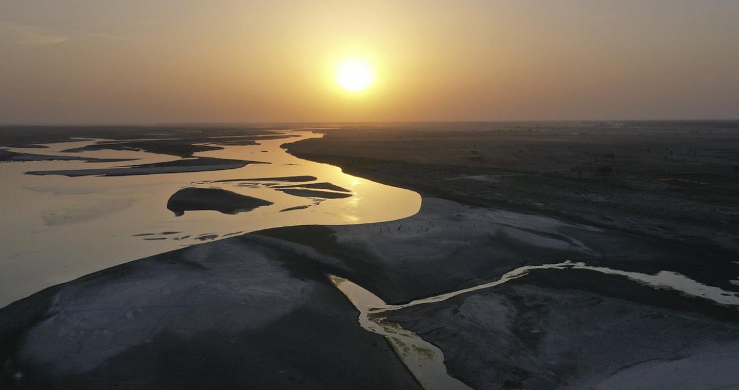 Ο Έλον Μασκ λέει ότι βρήκε τη λύση για την υπερθέρμανση του πλανήτη: Θέλει να «μπλοκάρει» τον ήλιο με δίκτυο δορυφόρων!
