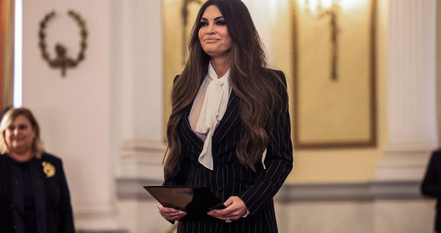 Κίμπερλι Γκιλφόιλ: Το κρυφό μήνυμα πίσω από το κοστούμι που επέλεξε στην πρώτη επίσημη εμφάνιση στο Προεδρικό Μέγαρο