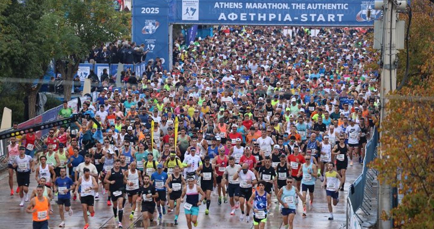 Στο ρυθμό του 42ου Αυθεντικού Μαραθωνίου η Αθήνα – Σήμα εκκίνησης για χιλιάδες δρομείς από 126 χώρες Live