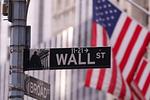 Αντίρροπες δυνάμεις στη Wall Street: Ρεκόρ S&P 500, ανησυχία για πληθωρισμό