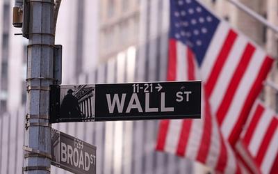 Αντίρροπες δυνάμεις στη Wall Street: Ρεκόρ S&P 500, ανησυχία για πληθωρισμό
