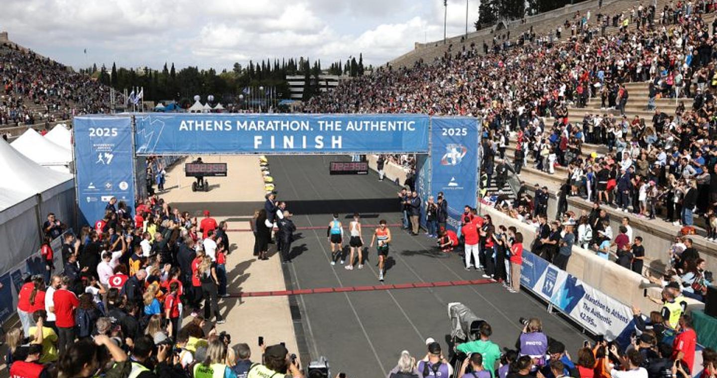 Στο ρυθμό του 42ου Αυθεντικού Μαραθωνίου η Αθήνα – Χιλιάδες δρομείς από 126 χώρες δοκιμάζονται στην ιστορική διαδρομή