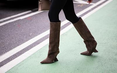 Οι μπότες-πλατφόρμες επιστρέφουν: Άνεση και στιλ μαζί!