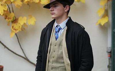 Λούβρο: Η ταυτότητα του κομψού άνδρα που μαγνήτισε τα βλέμματα!