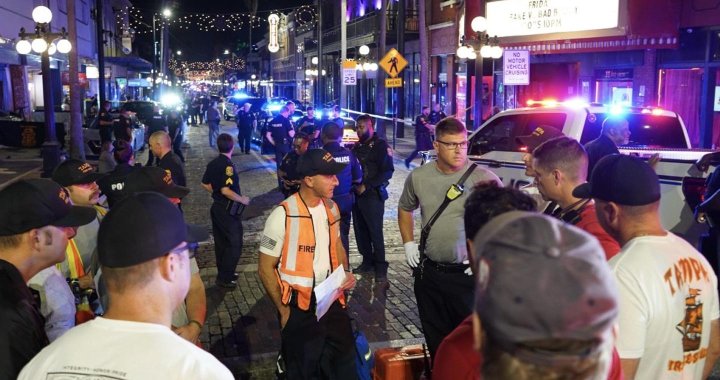 ΗΠΑ: Τραγική κατάληξη καταδίωξης στην Τάμπα – Αυτοκίνητο «καρφώθηκε» σε μπαρ, 4 νεκροί, 11 τραυματίες