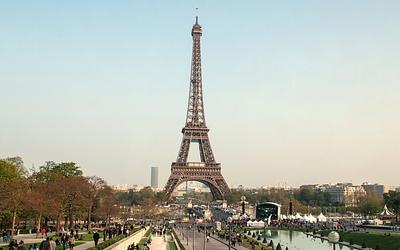 Παρίσι: Μειώνει τις εκπομπές, αλλά ο στόχος του 2050 παραμένει μακριά