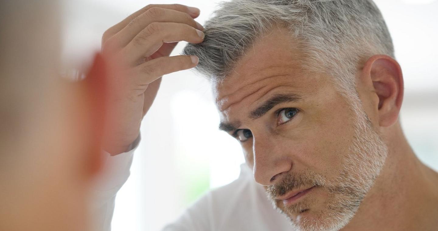 Η Ιαπωνία μελετά την προέλευση των γκρίζων μαλλιών και κατά λάθος ανακαλύπτει ότι πρέπει να χαιρόμαστε που τα έχουμε