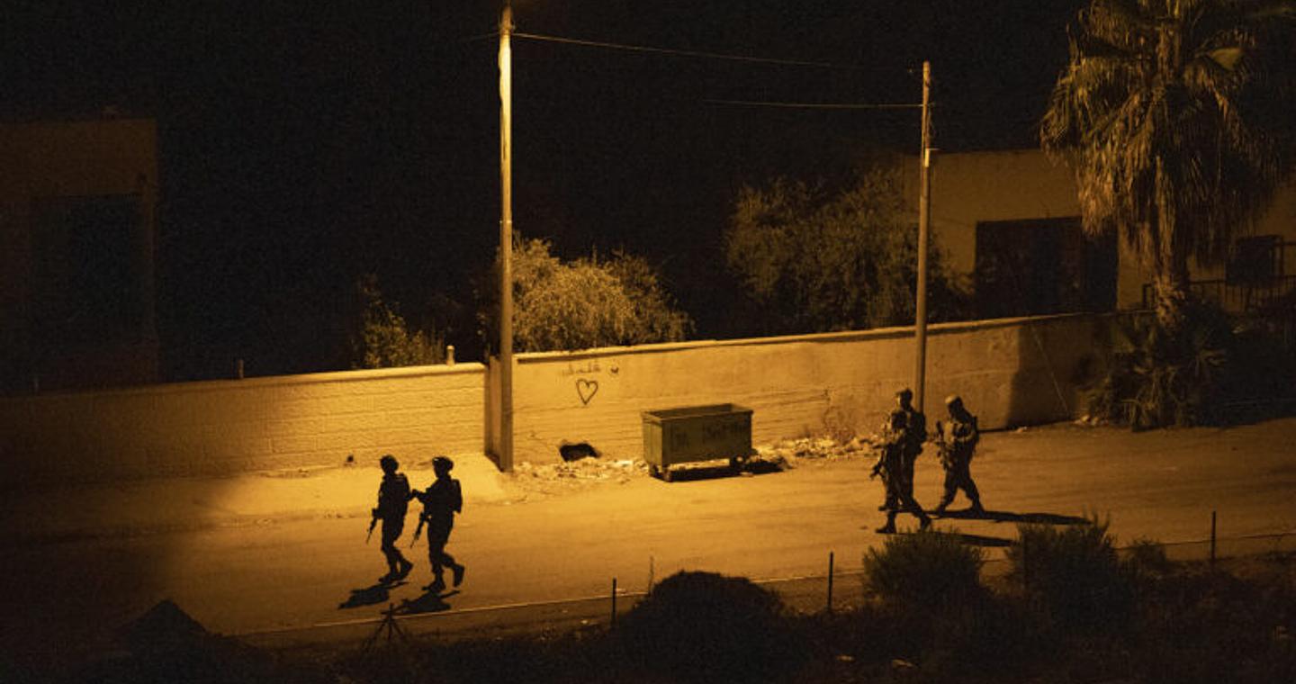 Σε Παλαιστίνιους και δημοσιογράφους που μάζευαν ελιές στη Δυτική Όχθη επιτέθηκαν Ισραηλινοί έποικοι