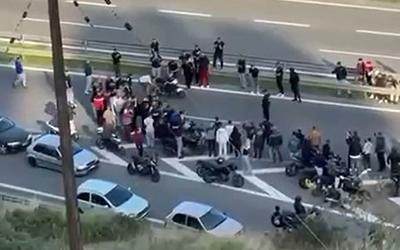 Χαλκίδα: Απίστευτοι αγώνες ταχύτητας με παπάκια στην εθνική οδό!