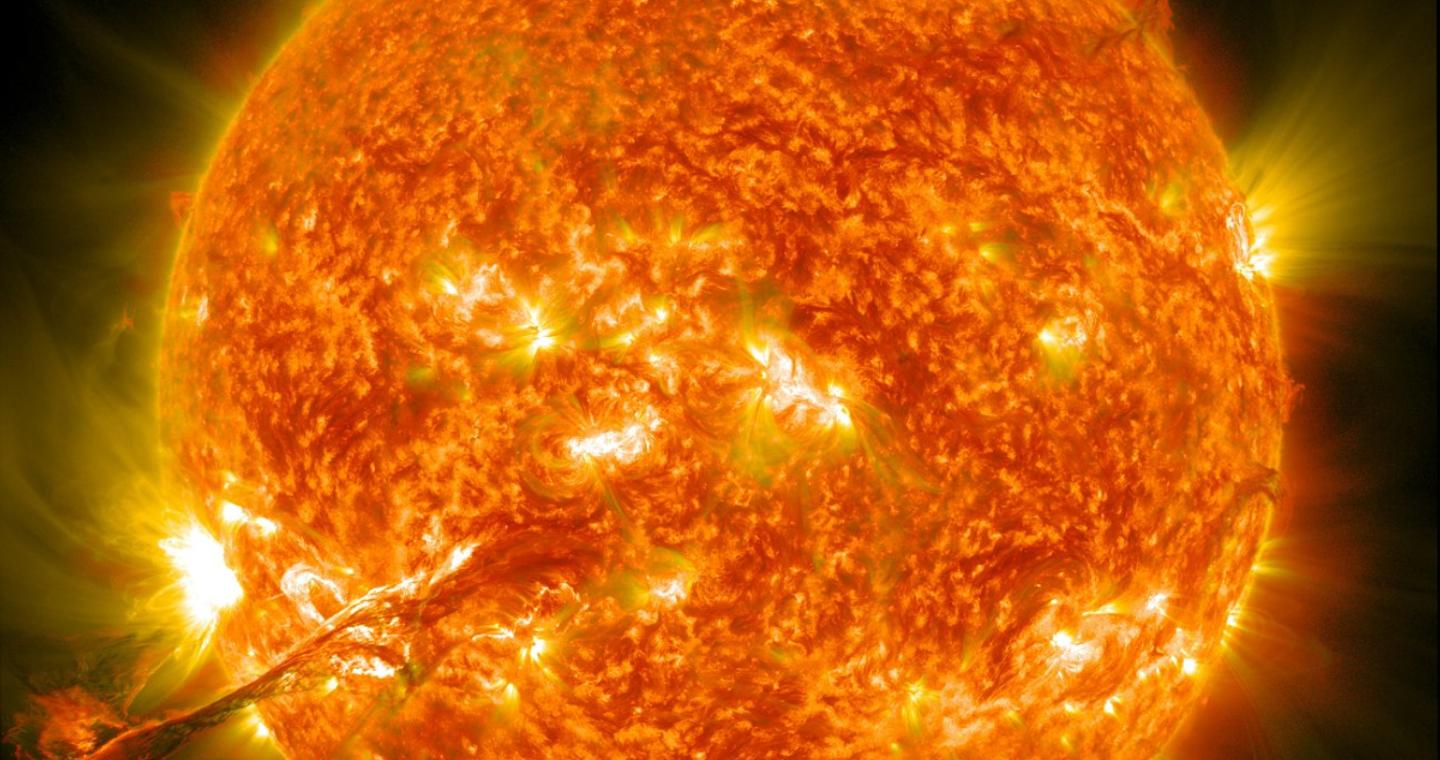 Ηλιακή καταιγίδα χτυπά τη Γη – Πώς «σβήνει» τα ραδιόφωνα σε Ευρώπη και Ασία