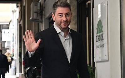 «Αφωνία» στο ΠΑΣΟΚ: Ποια είναι τελικά τα τρία βασικά αγαθά;