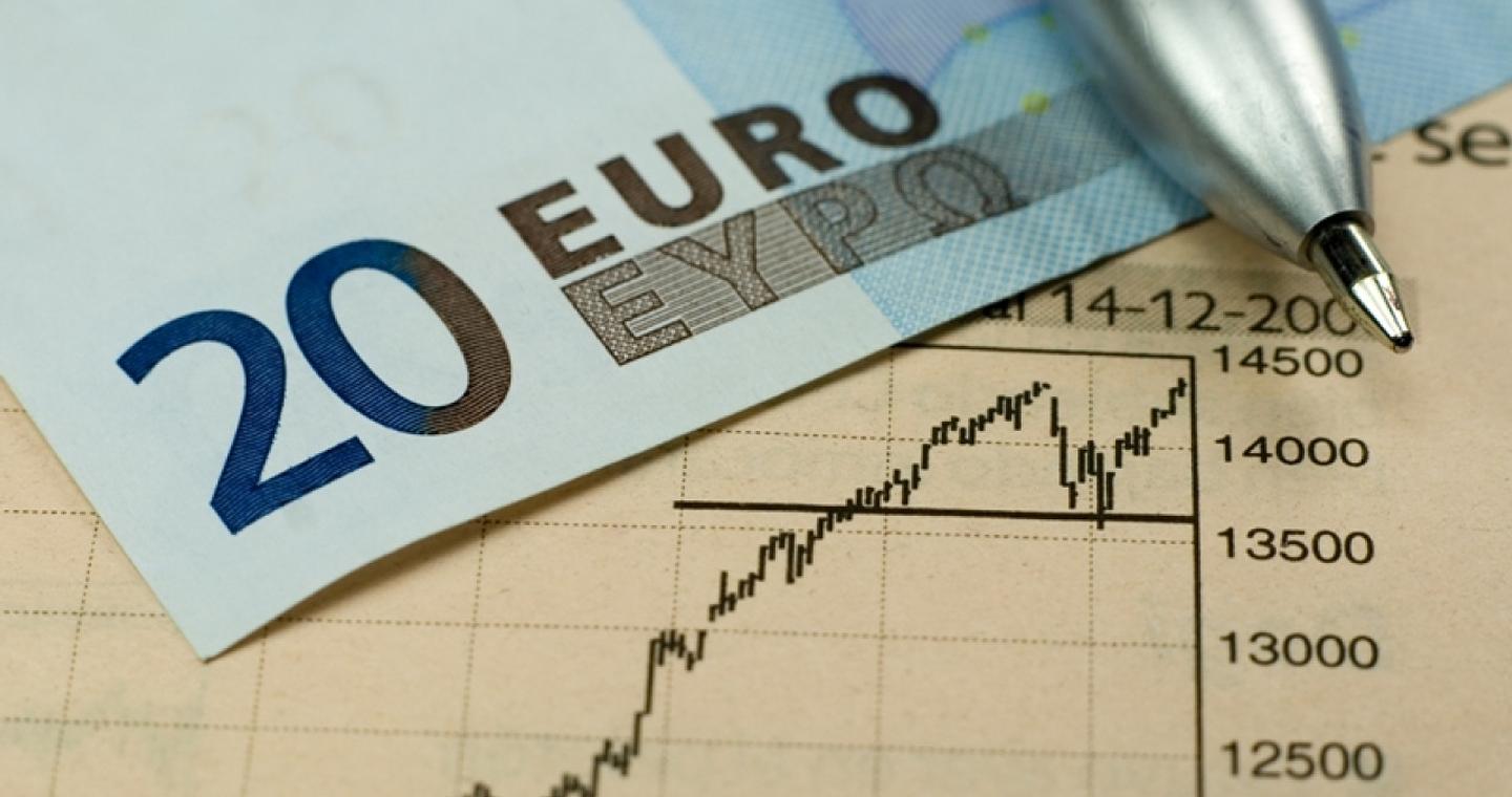 Bloomberg: Η Ελλάδα σχεδιάζει να αντλήσει έως €8 δισ. από τις αγορές το επόμενο έτος