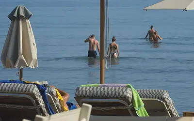 Ακρίβεια: «Τσουχτερές» τιμές διακοπών – Πού πάνε οι Έλληνες;