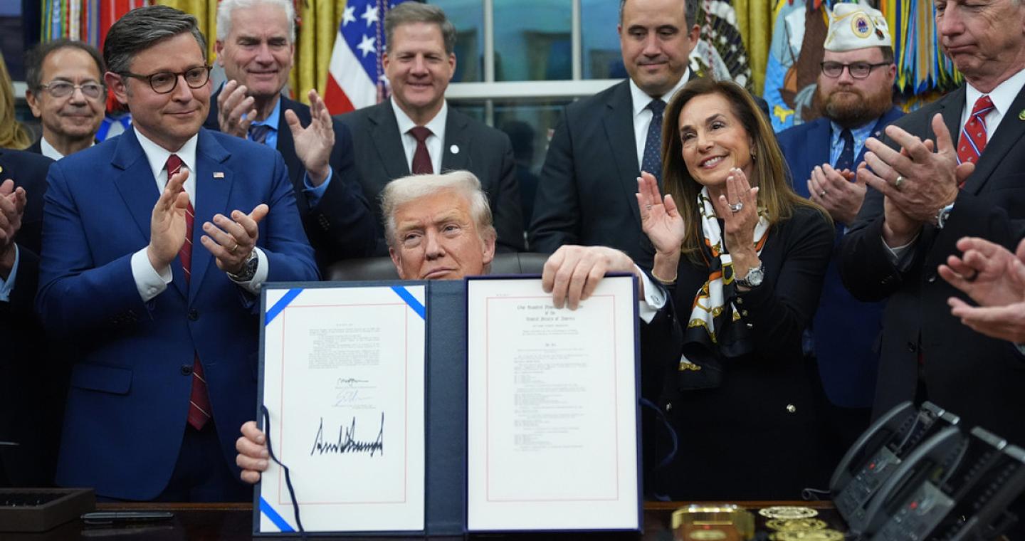 Έληξε το μεγαλύτερο shutdown στην ιστορία των ΗΠΑ - Ο Τραμπ υπέγραψε τη συμφωνία