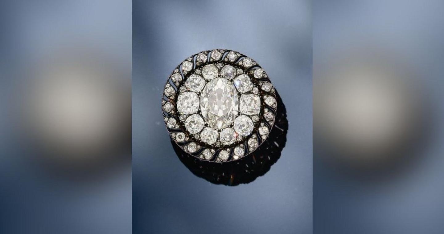 Διαμαντένια καρφίτσα του Ναπολέοντα πωλήθηκε 3,79 εκατ. ευρώ σε δημοπρασία στη Γενεύη -Το ποσό ξεπέρασε κάθε προσδοκία