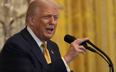 Νέες αποκαλύψεις για Τραμπ και Επστάιν: Ανοιχτό το ενδεχόμενο παραίτησης;