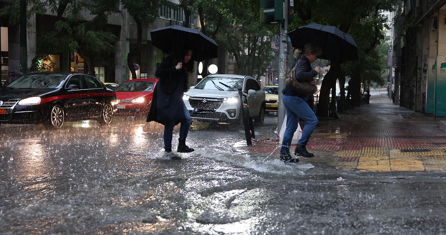 Κακοκαιρία: Προβλήματα σε όλη τη χώρα – Χάος στους δρόμους της Αττικής