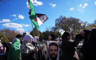 Από Επικηρυγμένος Τρομοκράτης, Επίσημος Σύμμαχος: Η Ανατροπή του Σάρα