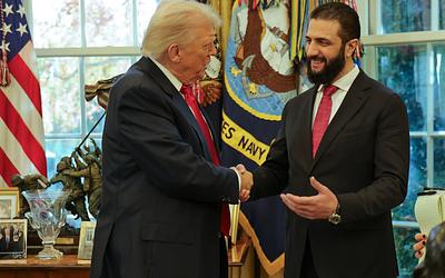 Άβολη στιγμή στον Λευκό Οίκο: Το αστείο του Τραμπ στον Σύρο πρόεδρο