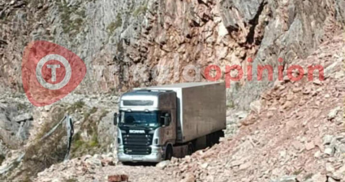 Συναγερμός στα Τρίκαλα: Νταλίκα εγκλωβίστηκε μετά από λάθος στροφή – Ολονύχτια περιπέτεια για τον οδηγό