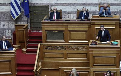 Αντιπαράθεση Μητσοτάκη-Ανδρουλάκη στη Βουλή για ακρίβεια: "Αγανάκτηση" vs "Προτεραιότητα"