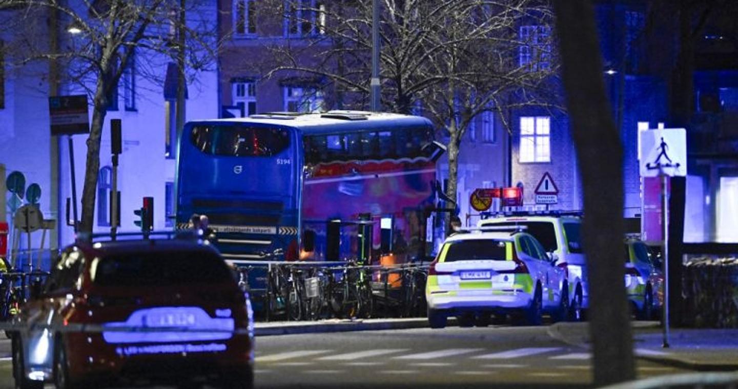 Λεωφορείο έπεσε σε στάση στη Στοκχόλμη – Αναφορές για πολλούς νεκρούς και τραυματίες