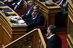 Αντιπαράθεση στη Βουλή: Ο πρωθυπουργός απαντά στον Ανδρουλάκη για ακρίβεια και χρέη