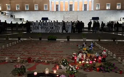 Ρουβίκωνας: Ένταση και προσαγωγές στον Άγνωστο Στρατιώτη – Τι συνέβη;