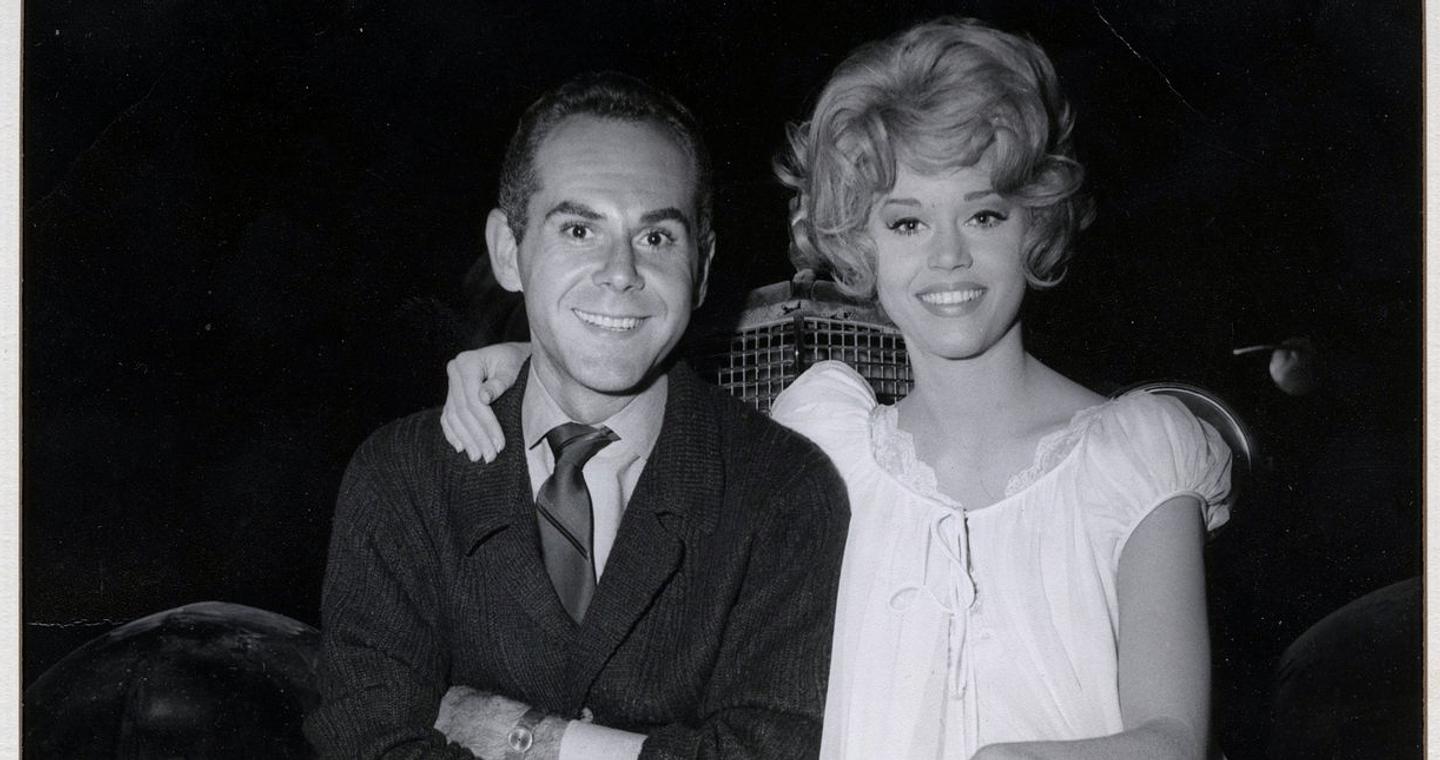 Ανδρέας Βουτσινάς: Από τη Μερκούρη ως τον Φελίνι και τη Φόντα: Η μυθιστορηματική ζωή του σκηνοθέτη του Χόλιγουντ