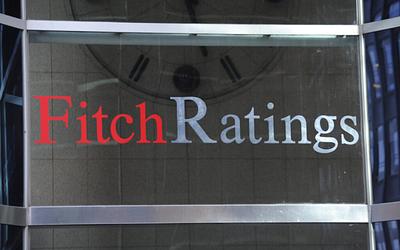 Fitch: Η Ελλάδα ανεβαίνει κατηγορία – Αναβάθμιση σε ΒΒΒ με σταθερές προοπτικές!