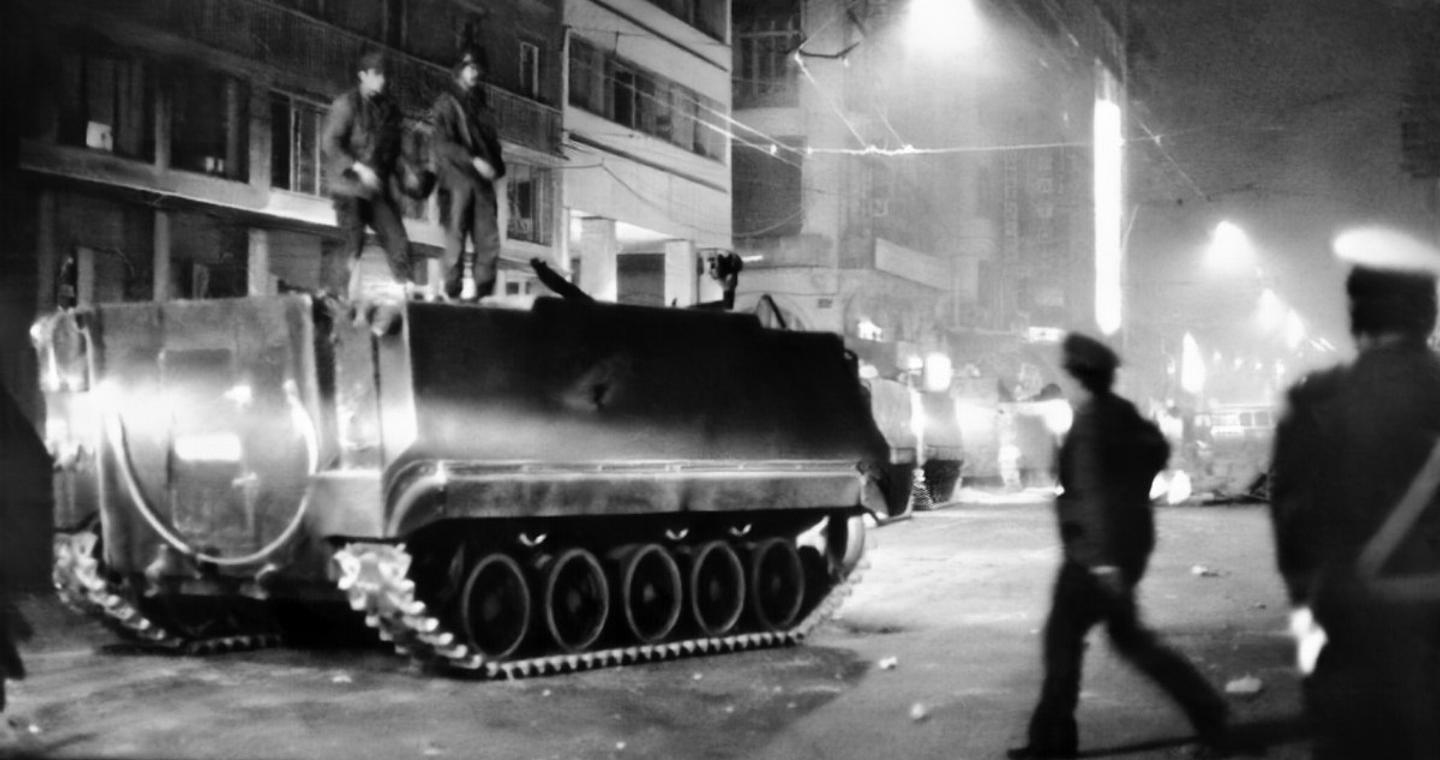 52 χρόνια από την εξέγερση του Πολυτεχνείου: «Δεν ήμασταν ήρωες, ήμασταν φοβισμένα παιδιά που μοιραστήκαμε τον φόβο και τον υπερβήκαμε»