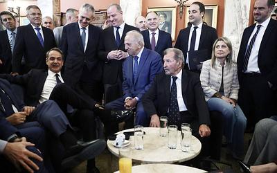 Μητσοτάκης στους βουλευτές: «Είμαι εδώ για εσάς, ακούω τις ανησυχίες σας»