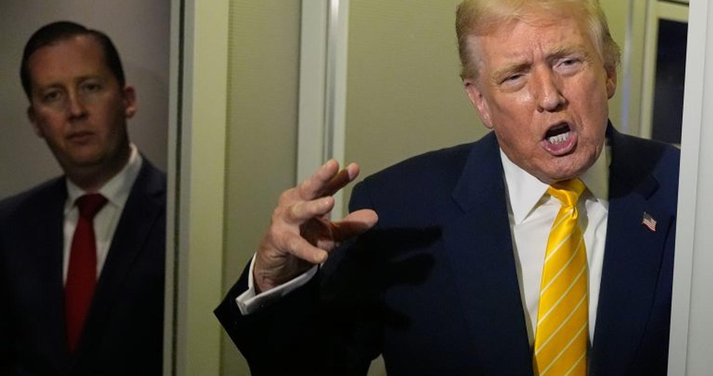 Τραμπ: Το Λονδίνο έχει γίνει τόσο επικίνδυνο που άνθρωποι μαχαιρώνονται στα οπίσθια – Νέα επίθεση κατά του Σαντίκ Καν