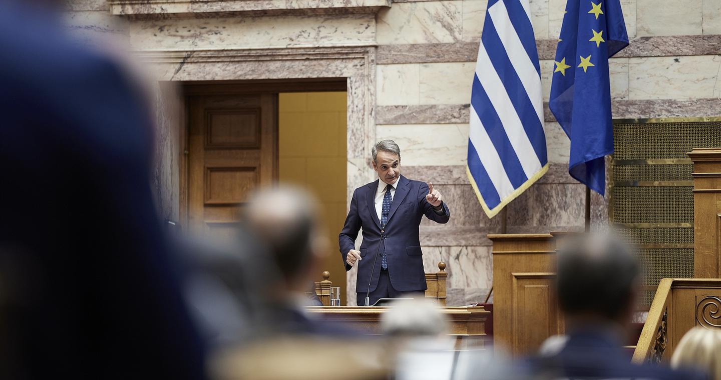 Βουλή: Μετωπική για την οικονομία