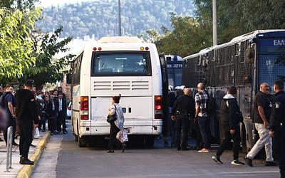 Συλλήψεις στην Αθήνα: Ποινική δίωξη σε 44 για απάτες και εγκληματική οργάνωση