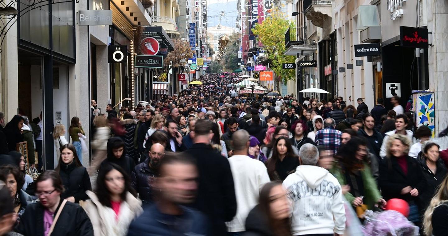 Το στοίχημα της αύξησης των μισθών: Έρχεται νέα νομοθετική πρωτοβουλία, γιατί δεν περνούν οι αυξήσεις στα υψηλότερα κλιμάκια